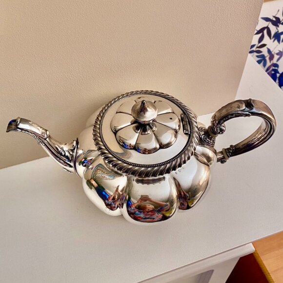 Vintage Silverplate Reed & Barton Teapot - Picture 3 of 13